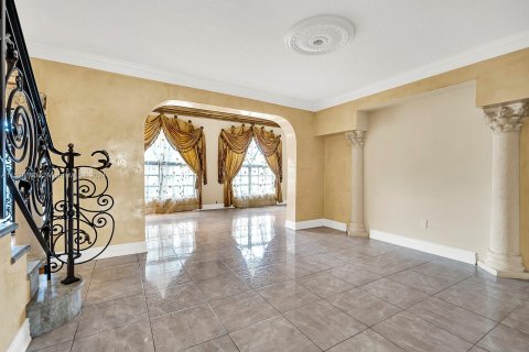 Casa en venta en Hialeah, Florida, 5 dormitorios № 1385560 - foto 16