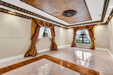 Casa en venta en Hialeah, Florida, 5 dormitorios № 1385560 - foto 14