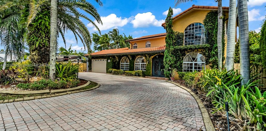 Villa ou maison à Hialeah, Floride 5 chambres № 1385560