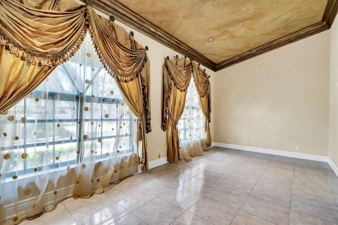 Casa en venta en Hialeah, Florida, 5 dormitorios № 1385560 - foto 18