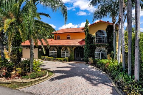 Casa en venta en Hialeah, Florida, 5 dormitorios № 1385560 - foto 3