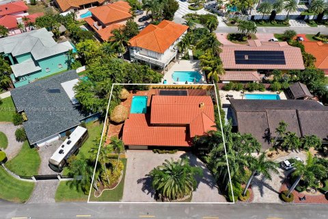 Casa en venta en Hialeah, Florida, 5 dormitorios № 1385560 - foto 4