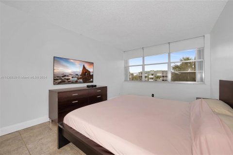 Copropriété à vendre à Hollywood, Floride: 2 chambres, 96.62 m2 № 1385561 - photo 16