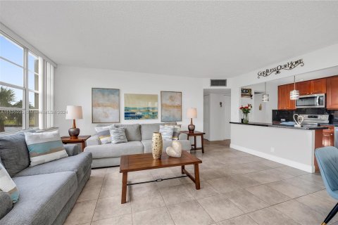 Condo in Hollywood, Florida, 2 bedrooms  № 1385561 - photo 14