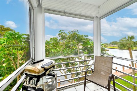 Condo in Hollywood, Florida, 2 bedrooms  № 1385561 - photo 23