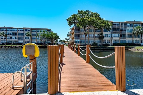 Condo in Hollywood, Florida, 2 bedrooms  № 1385561 - photo 28