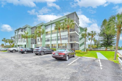 Condo in Hollywood, Florida, 2 bedrooms  № 1385561 - photo 2