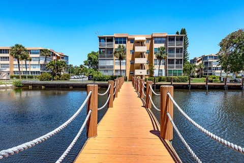 Condo in Hollywood, Florida, 2 bedrooms  № 1385561 - photo 27