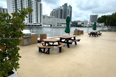 Condominio en venta en Hallandale Beach, Florida, 1 dormitorio, 99.87 m2 № 1076201 - foto 8