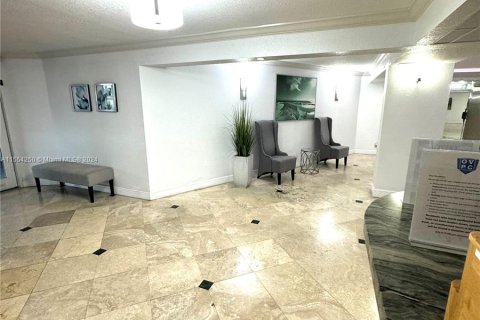 Copropriété à vendre à Hallandale Beach, Floride: 1 chambre, 99.87 m2 № 1076201 - photo 2