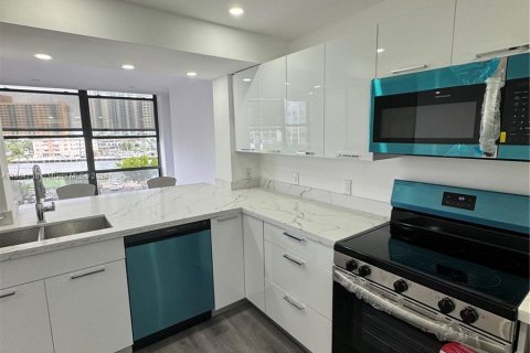 Condominio en venta en Hallandale Beach, Florida, 1 dormitorio, 99.87 m2 № 1076201 - foto 30