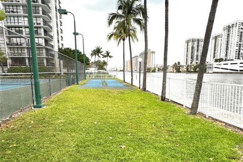 Condominio en venta en Hallandale Beach, Florida, 1 dormitorio, 99.87 m2 № 1076201 - foto 9