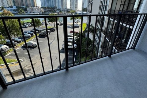 Condominio en venta en Hallandale Beach, Florida, 1 dormitorio, 99.87 m2 № 1076201 - foto 17