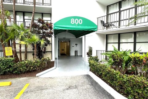 Copropriété à vendre à Hallandale Beach, Floride: 1 chambre, 99.87 m2 № 1076201 - photo 13