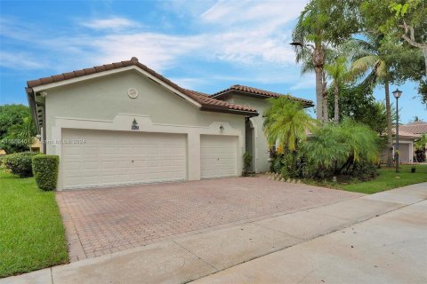 Casa en venta en Miramar, Florida, 5 dormitorios, 248.42 m2 № 1358926 - foto 1