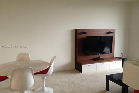 Condo in Coral Gables, Florida, 1 bedroom  № 1044941 - photo 10