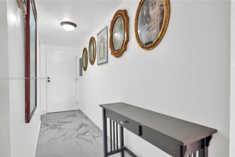 Copropriété à vendre à North Miami Beach, Floride: 4 chambres, 233.93 m2 № 1329130 - photo 4