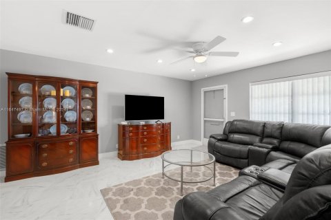 Casa en venta en Boynton Beach, Florida, 2 dormitorios, 122.35 m2 № 1331101 - foto 11