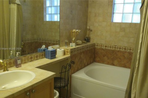 Condo in Aventura, Florida, 2 bedrooms  № 1332245 - photo 19