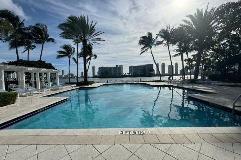 Condo in Aventura, Florida, 2 bedrooms  № 1332245 - photo 1