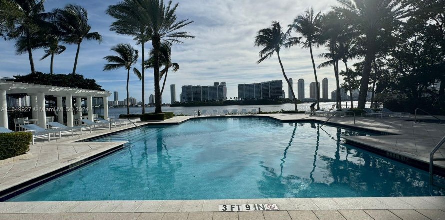 Condominio en Aventura, Florida, 2 dormitorios  № 1332245