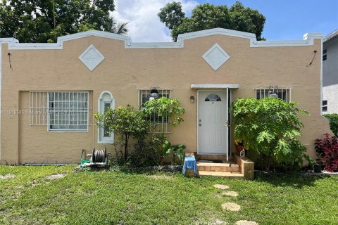 House in Miami, Florida 3 bedrooms, 151.62 sq.m. № 1241442 - photo 1