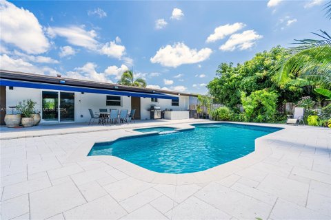 House in Miami, Florida 5 bedrooms, 167.41 sq.m. № 1241538 - photo 15