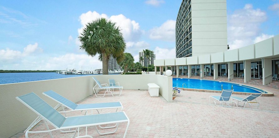 Condo in North Palm Beach, Florida, 2 bedrooms  № 1044083