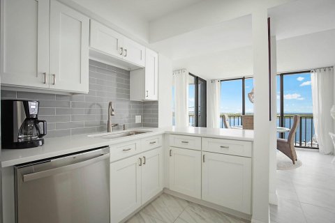 Condo in North Palm Beach, Florida, 2 bedrooms  № 1044083 - photo 21