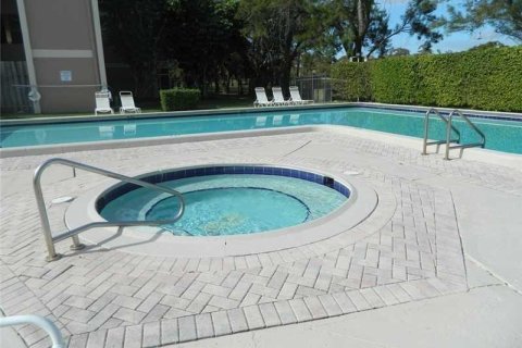 Copropriété à vendre à Tamarac, Floride: 2 chambres, 95.22 m2 № 1047974 - photo 14