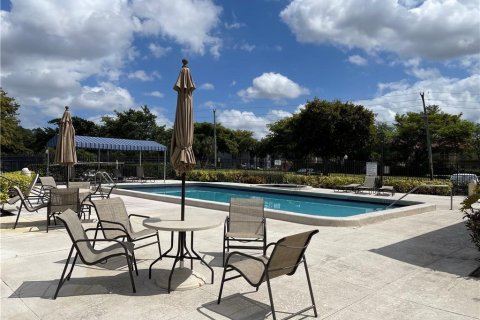 Condominio en venta en Tamarac, Florida, 2 dormitorios, 95.22 m2 № 1047974 - foto 10