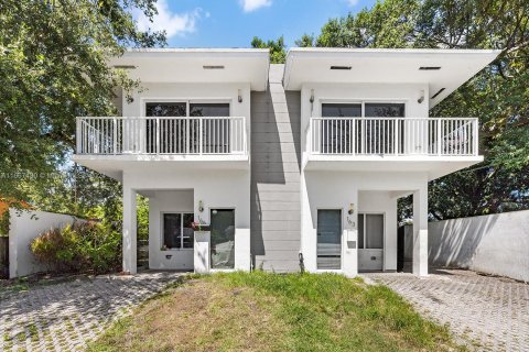 Immobilier commercial à vendre à Miami, Floride: 227.98 m2 № 1384634 - photo 1