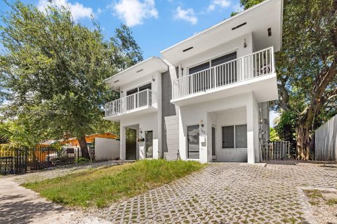 Immobilier commercial à vendre à Miami, Floride: 227.98 m2 № 1384634 - photo 4