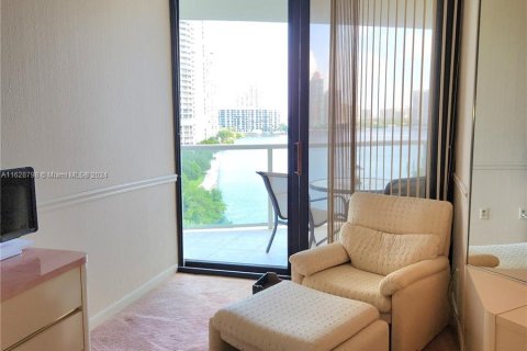 Condo in Aventura, Florida, 2 bedrooms  № 1282866 - photo 17