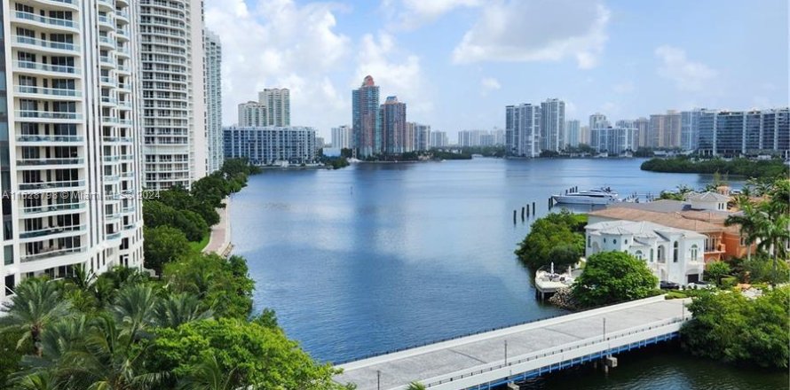 Condominio en Aventura, Florida, 2 dormitorios  № 1282866