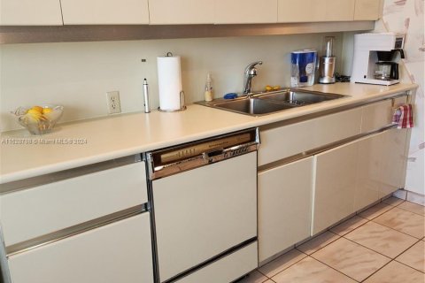 Condo in Aventura, Florida, 2 bedrooms  № 1282866 - photo 11