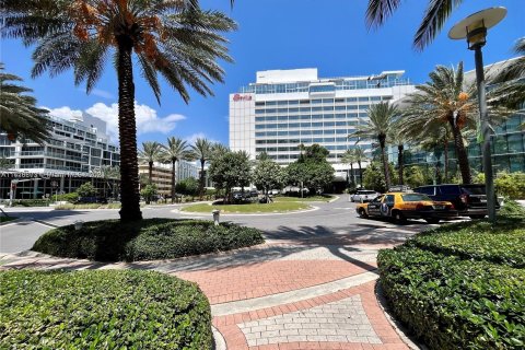 Condo in Miami Beach, Florida, 1 bedroom  № 1282867 - photo 18