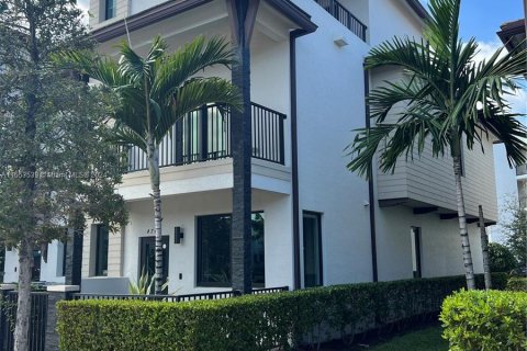 Adosado en venta en Doral, Florida, 4 dormitorios, 200.95 m2 № 1348209 - foto 2