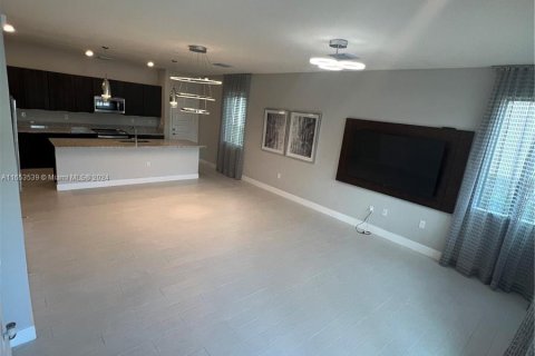 Townhouse in Doral, Florida 4 bedrooms, 200.95 sq.m. № 1348209 - photo 10