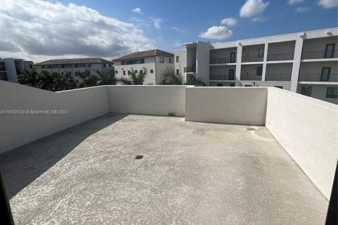 Townhouse in Doral, Florida 4 bedrooms, 200.95 sq.m. № 1348209 - photo 30