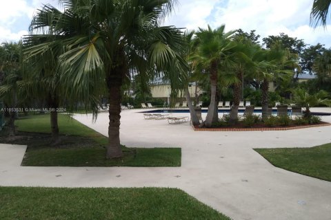 Townhouse in Miami, Florida 3 bedrooms, 128.39 sq.m. № 1348207 - photo 1