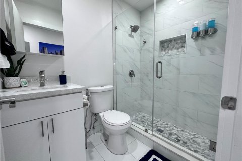 Apartamento en alquiler en Miami, Florida, 3 dormitorios, 222.78 m2 № 1348210 - foto 13