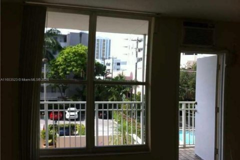 Studio in the Condo in Miami Beach, Florida  № 1348205 - photo 2