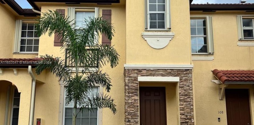 Townhouse in Homestead, Florida 2 bedrooms, 99.31 sq.m. № 1348211