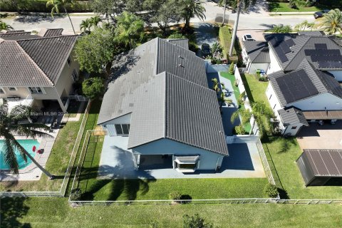 Villa ou maison à vendre à Pembroke Pines, Floride: 3 chambres, 256.78 m2 № 1024202 - photo 2