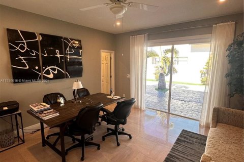 Villa ou maison à vendre à Pembroke Pines, Floride: 3 chambres, 256.78 m2 № 1024202 - photo 14