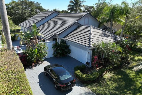Villa ou maison à vendre à Pembroke Pines, Floride: 3 chambres, 256.78 m2 № 1024202 - photo 3