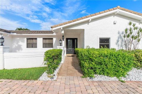 Casa en venta en Coral Springs, Florida, 5 dormitorios, 282.33 m2 № 1065617 - foto 19