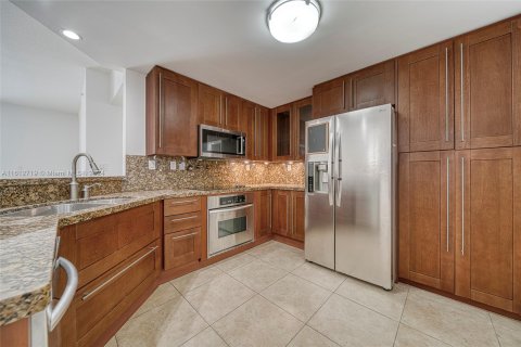 Condo in Coral Gables, Florida, 2 bedrooms  № 1234843 - photo 7