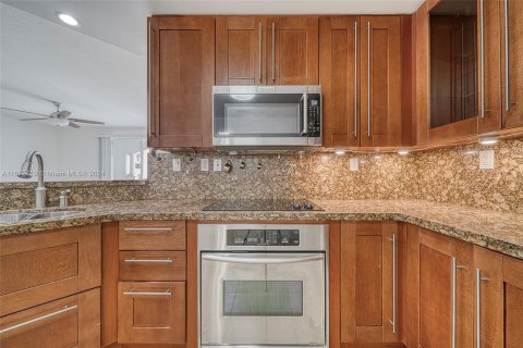 Condo in Coral Gables, Florida, 2 bedrooms  № 1234843 - photo 9